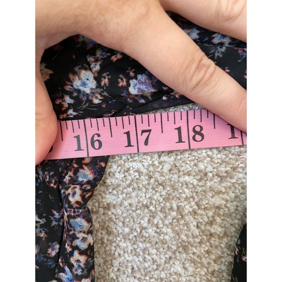 Michael David Woman’s Flutter Sleeve Floral Long Lightweight Blouse Top Size Sma - Picture 6 of 7